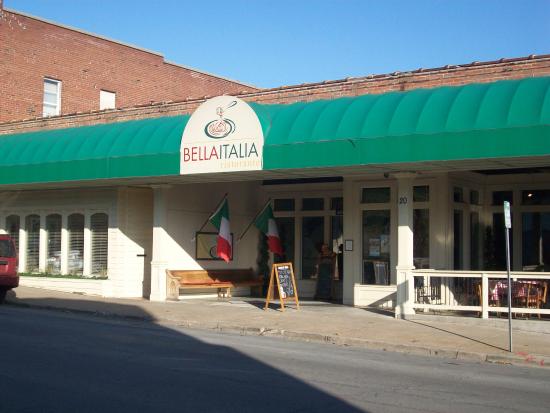 Front of Bella Italia restaurant located in Southeast Missouri
