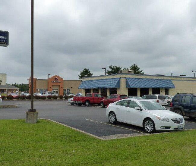 Parking lot and building exterior of Hickory House restaurant in Southeast Missouri