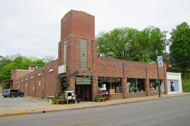 Outside of Brick Street Gallery antique store building located in Southeast Missouri