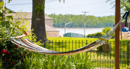 Outdoor hammock at the Mississippi Queen rental home located in Southeast Missouri